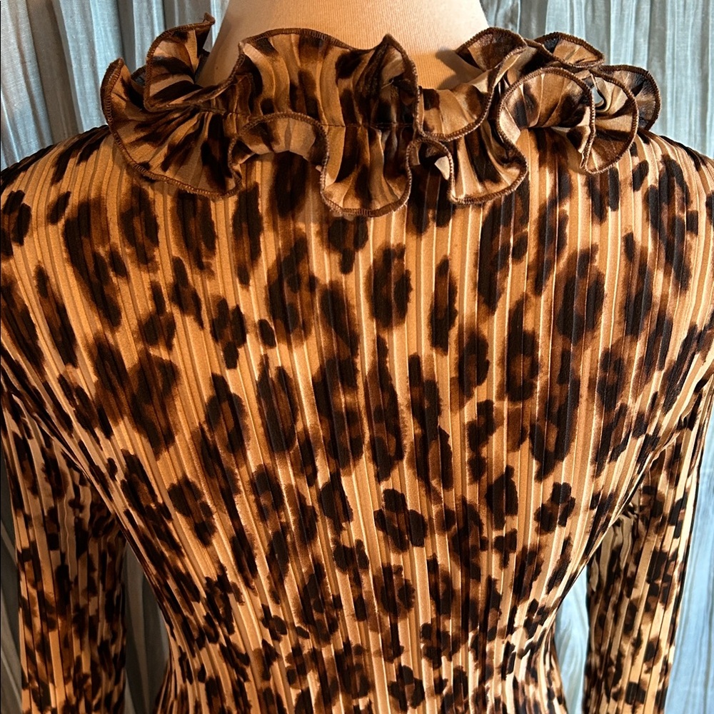 Leopard Print Ruffle Blouse - Picture 6 of 7